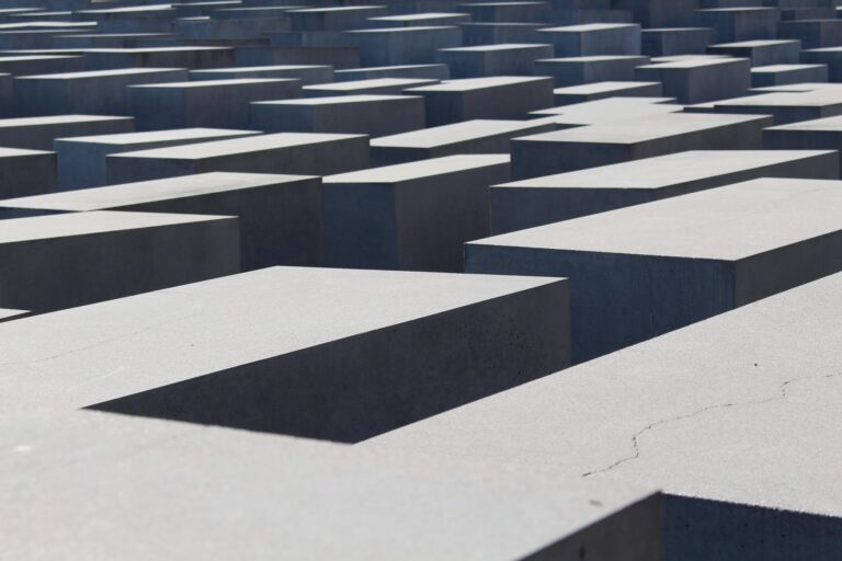 Holocaust and Heroism – in Memoriam