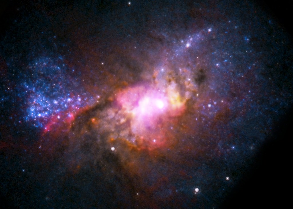 A Dwarf Starburst Galaxy (NASA, Chandra, 01/10/11)